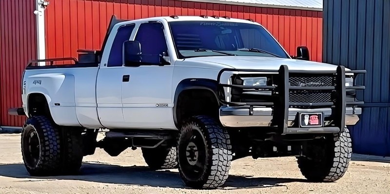 Chevrolet C/K 3500 Vehicle Full-screen Gallery Image 02