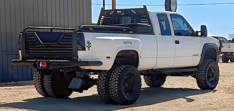 Chevrolet C/K 3500 Vehicle Full-screen Gallery Image 05