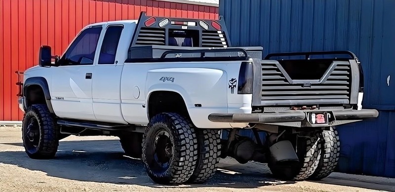 Chevrolet C/K 3500 Vehicle Full-screen Gallery Image 06