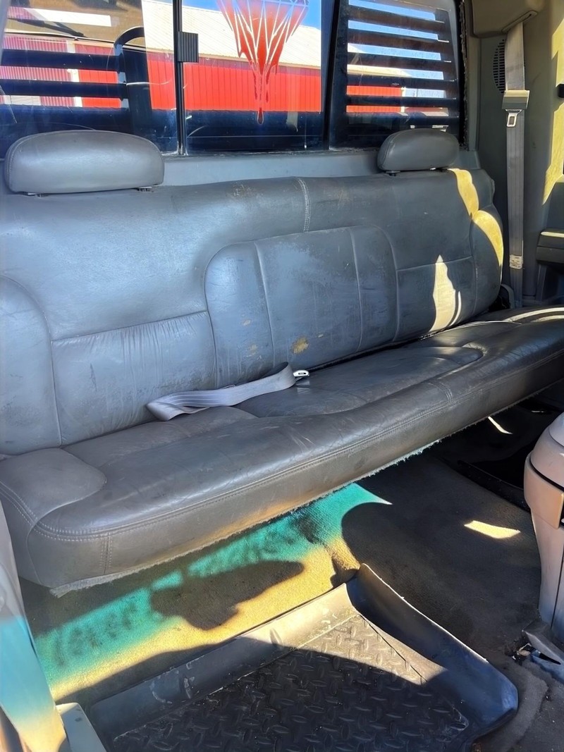 Chevrolet C/K 3500 Vehicle Full-screen Gallery Image 12