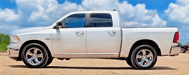 Ram 1500 Vehicle Full-screen Gallery Image 02