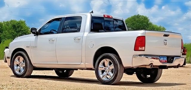 Ram 1500 Vehicle Full-screen Gallery Image 03