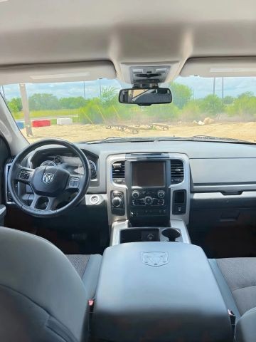 Ram 1500 Vehicle Full-screen Gallery Image 13