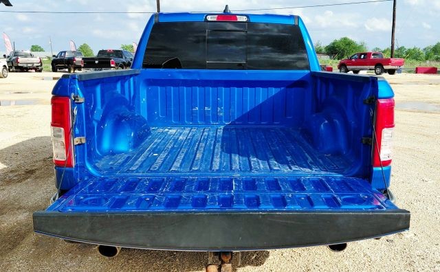 Ram 1500 Vehicle Full-screen Gallery Image 04