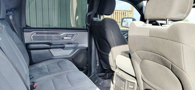 Ram 1500 Vehicle Full-screen Gallery Image 10