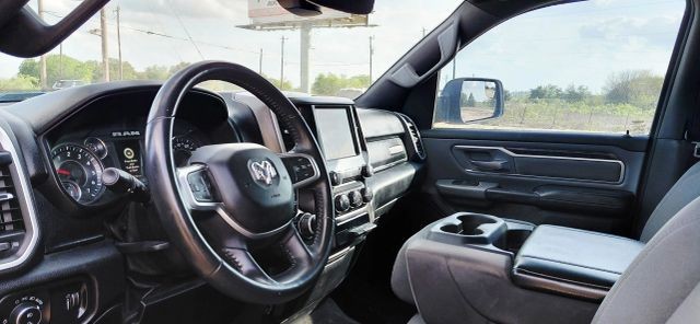 Ram 1500 Vehicle Full-screen Gallery Image 12