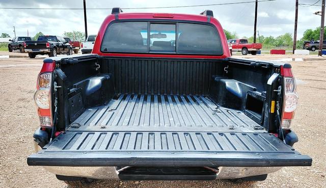 Toyota Tacoma Vehicle Full-screen Gallery Image 04