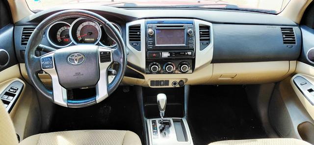 Toyota Tacoma Vehicle Full-screen Gallery Image 09