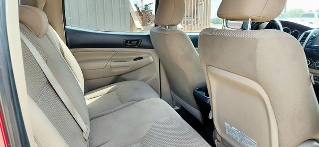 Toyota Tacoma Vehicle Full-screen Gallery Image 10