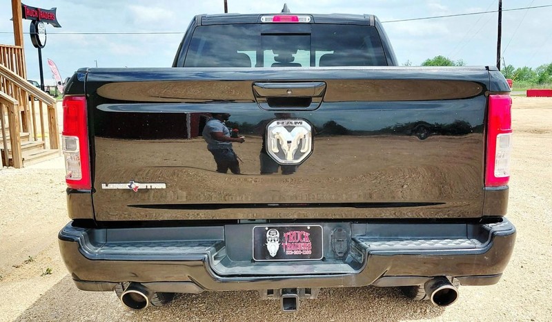 Ram 1500 Vehicle Full-screen Gallery Image 03