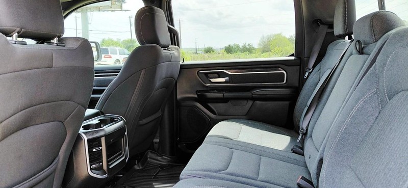 Ram 1500 Vehicle Full-screen Gallery Image 07