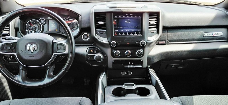 Ram 1500 Vehicle Full-screen Gallery Image 08