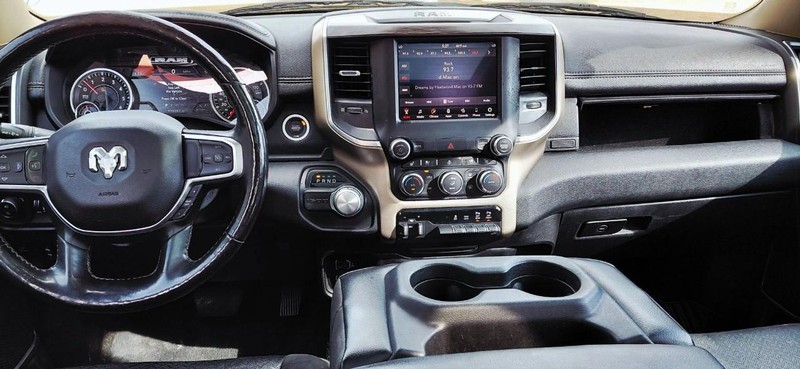Ram 1500 Vehicle Full-screen Gallery Image 09
