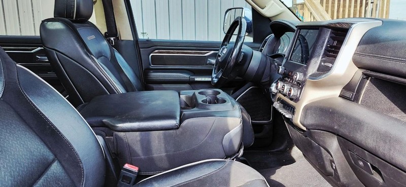 Ram 1500 Vehicle Full-screen Gallery Image 12