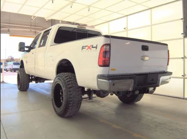 Ford Super Duty F-250 SRW Vehicle Full-screen Gallery Image 04