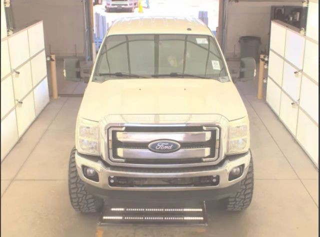 Ford Super Duty F-250 SRW Vehicle Full-screen Gallery Image 05