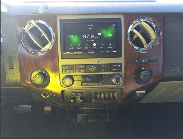 Ford Super Duty F-250 SRW Vehicle Full-screen Gallery Image 06