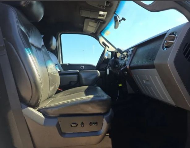 Ford Super Duty F-250 SRW Vehicle Full-screen Gallery Image 08