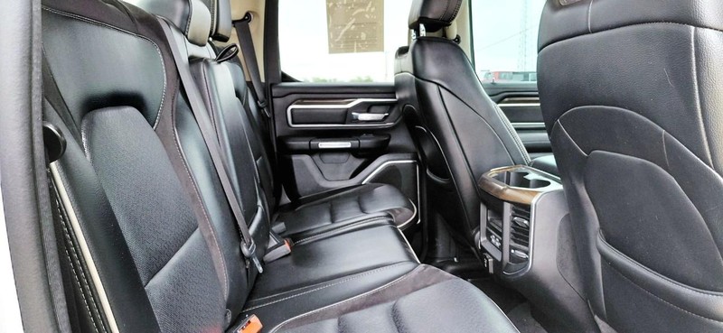 Ram 1500 Vehicle Full-screen Gallery Image 09
