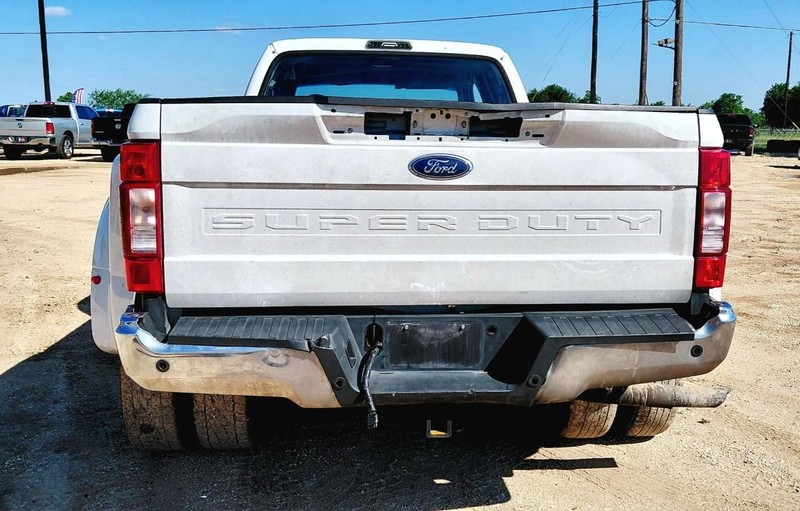 Ford F350 Super Vehicle Full-screen Gallery Image 03