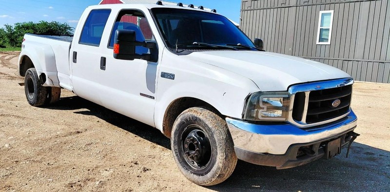 Ford F350 Super Vehicle Full-screen Gallery Image 05