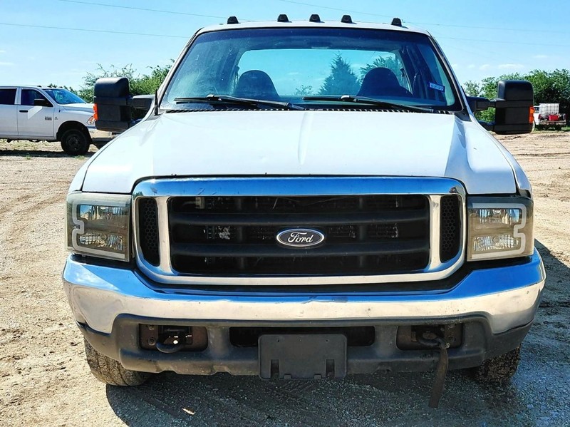 Ford F350 Super Vehicle Full-screen Gallery Image 06