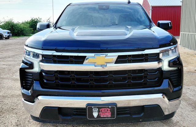 Chevrolet Silverado Vehicle Full-screen Gallery Image 02