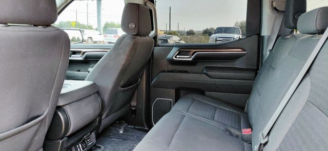 Chevrolet Silverado Vehicle Full-screen Gallery Image 07