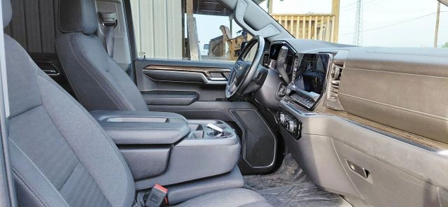 Chevrolet Silverado Vehicle Full-screen Gallery Image 10