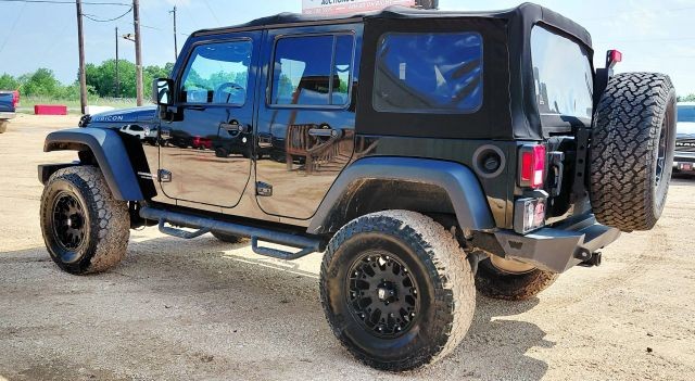 Jeep Wrangler Unlimited Vehicle Full-screen Gallery Image 02