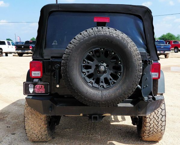 Jeep Wrangler Unlimited Vehicle Full-screen Gallery Image 03