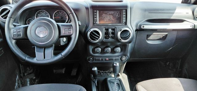 Jeep Wrangler Unlimited Vehicle Full-screen Gallery Image 08