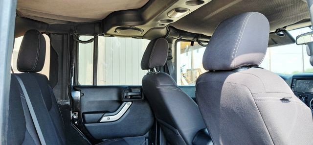 Jeep Wrangler Unlimited Vehicle Full-screen Gallery Image 09