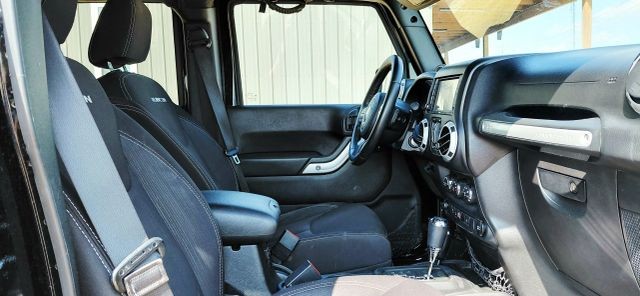 Jeep Wrangler Unlimited Vehicle Full-screen Gallery Image 10