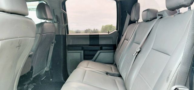 Ford Super Duty F-350 SRW Vehicle Full-screen Gallery Image 07