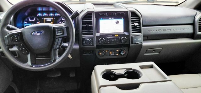 Ford Super Duty F-350 SRW Vehicle Full-screen Gallery Image 08
