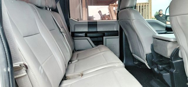 Ford Super Duty F-350 SRW Vehicle Full-screen Gallery Image 09