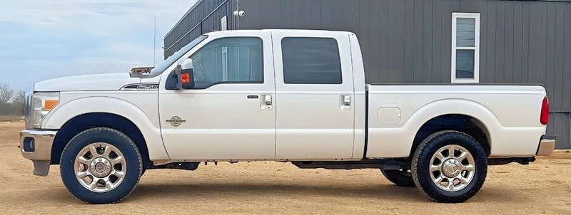 Ford Super Duty F-250 SRW Vehicle Full-screen Gallery Image 02