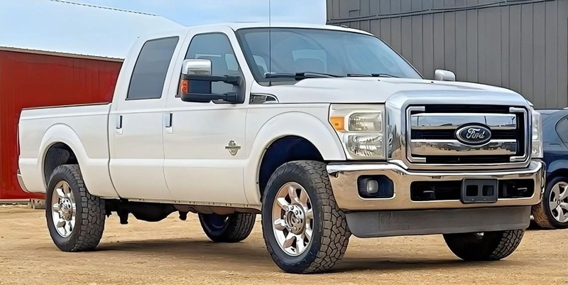 Ford Super Duty F-250 SRW Vehicle Full-screen Gallery Image 08
