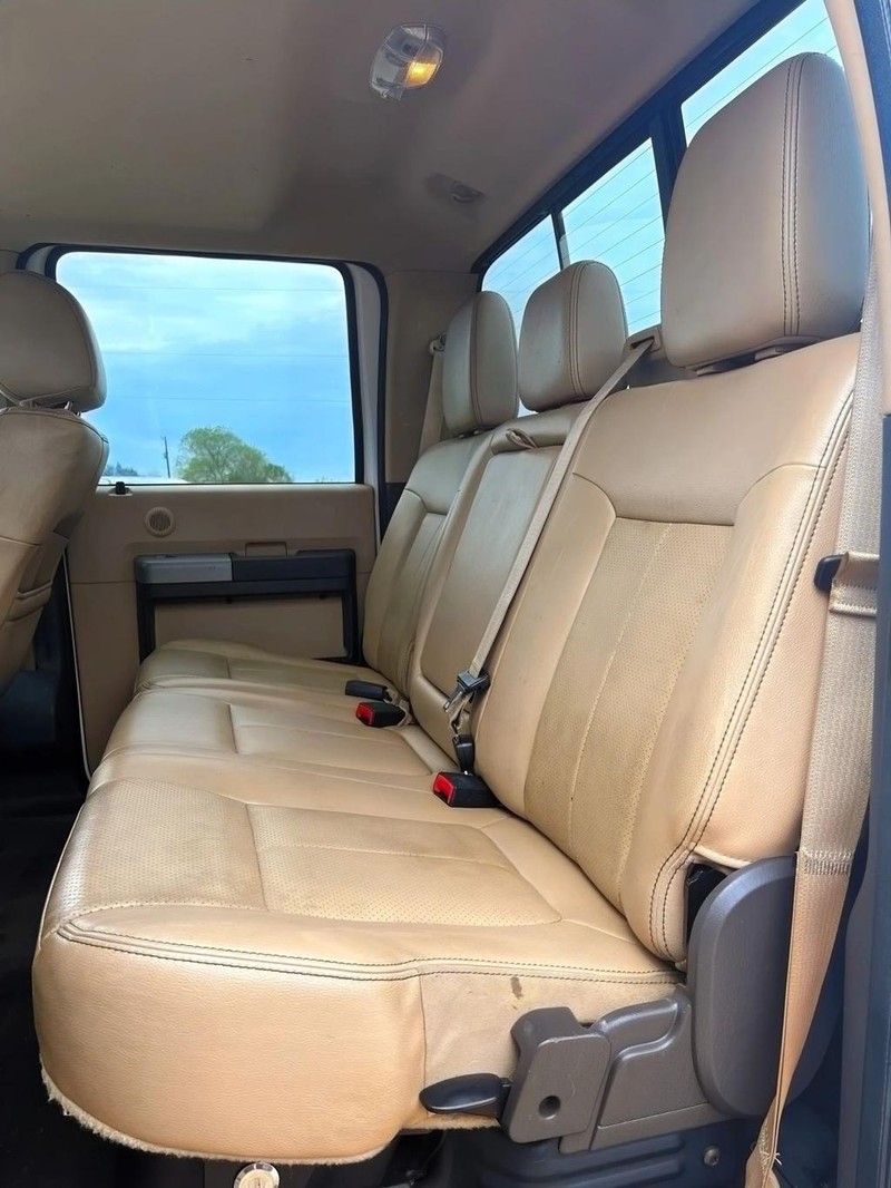 Ford Super Duty F-250 SRW Vehicle Full-screen Gallery Image 11