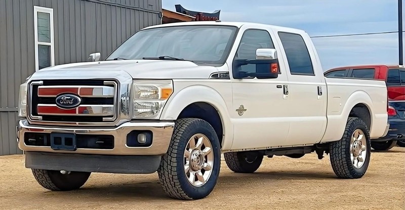 Ford Super Duty F-250 SRW Vehicle Full-screen Gallery Image 12