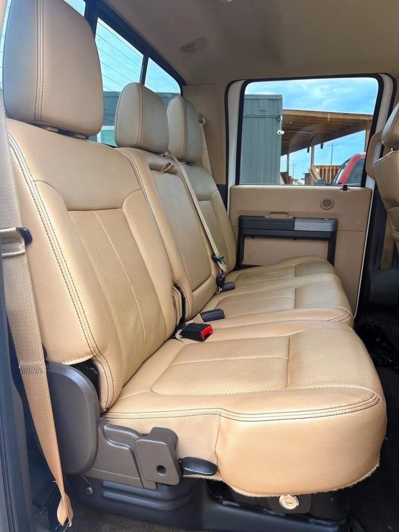 Ford Super Duty F-250 SRW Vehicle Full-screen Gallery Image 23