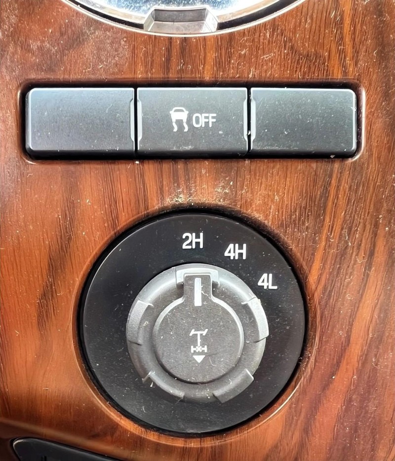 Ford Super Duty F-250 SRW Vehicle Full-screen Gallery Image 27