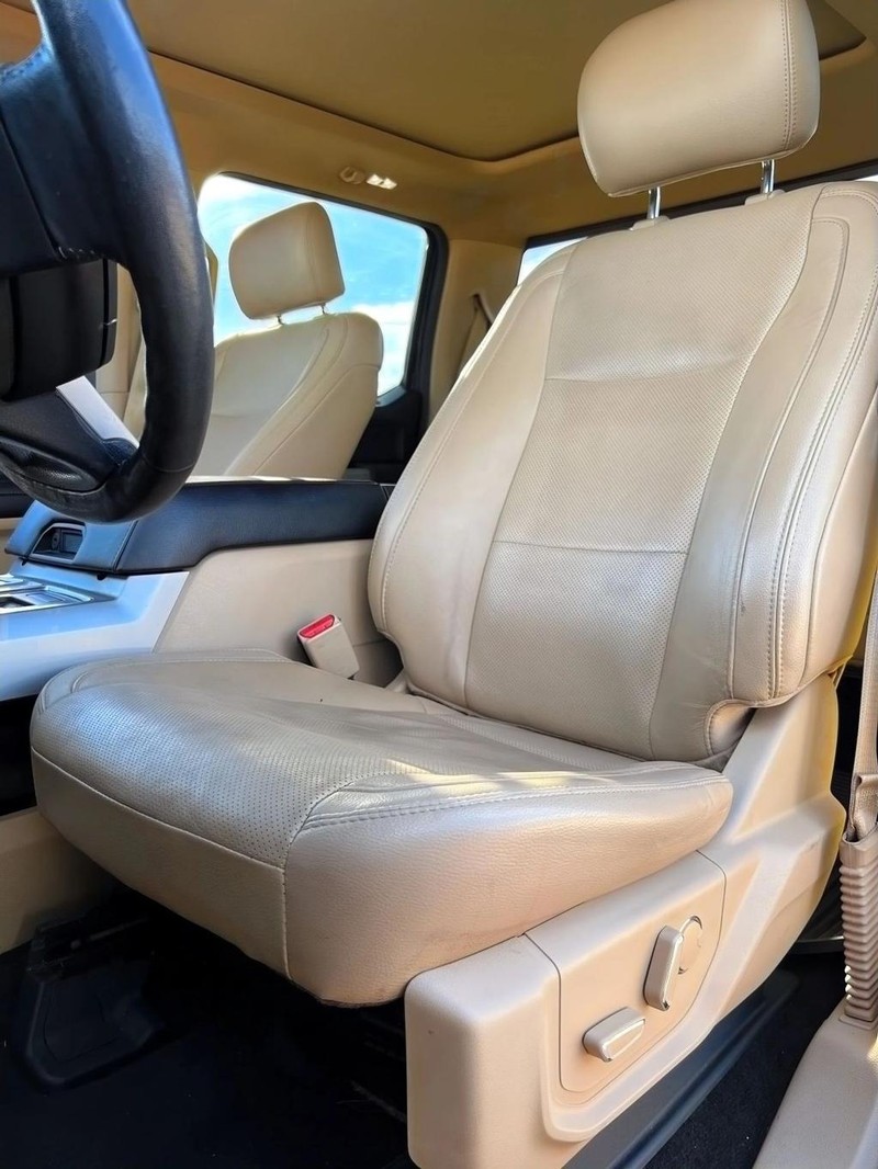 Ford F-150 Vehicle Full-screen Gallery Image 10