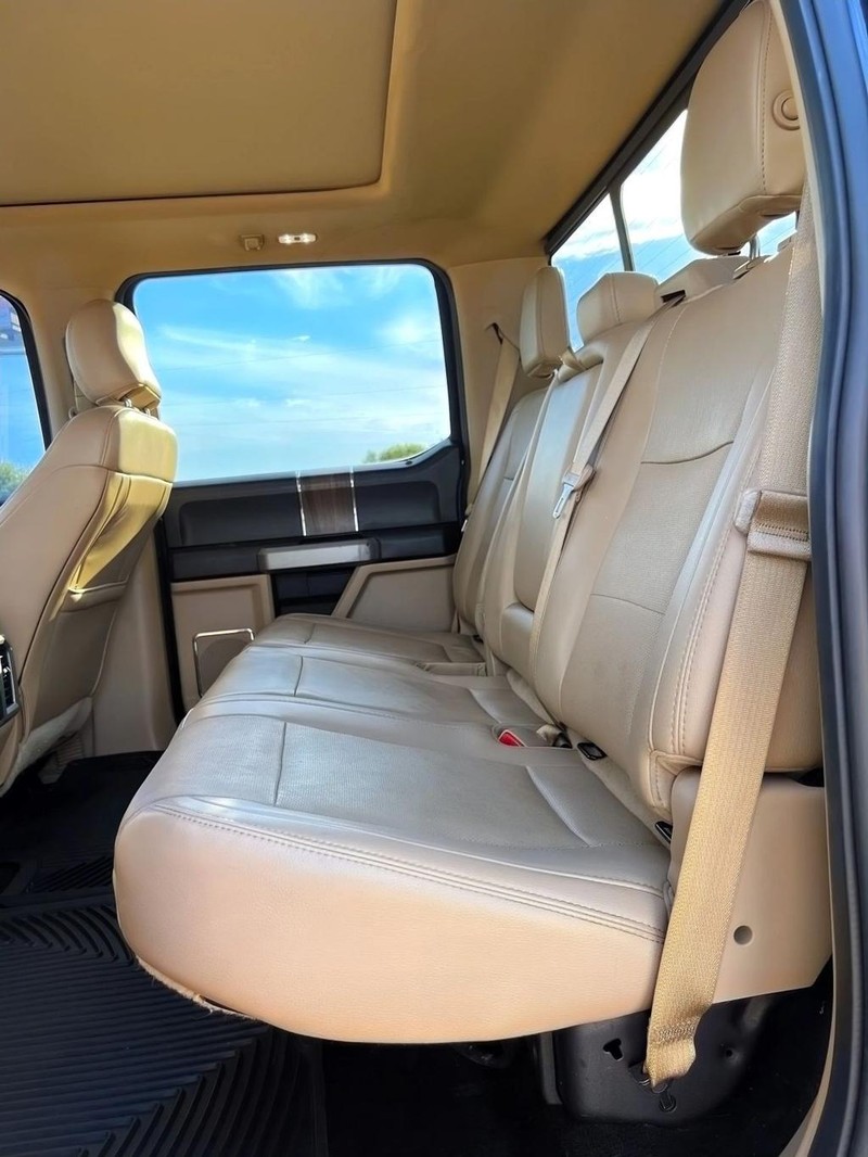 Ford F-150 Vehicle Full-screen Gallery Image 11