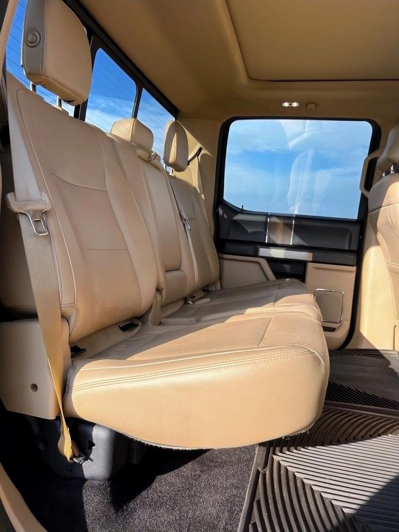 Ford F-150 Vehicle Full-screen Gallery Image 12