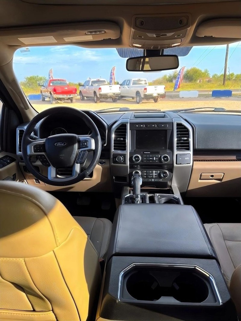 Ford F-150 Vehicle Full-screen Gallery Image 13