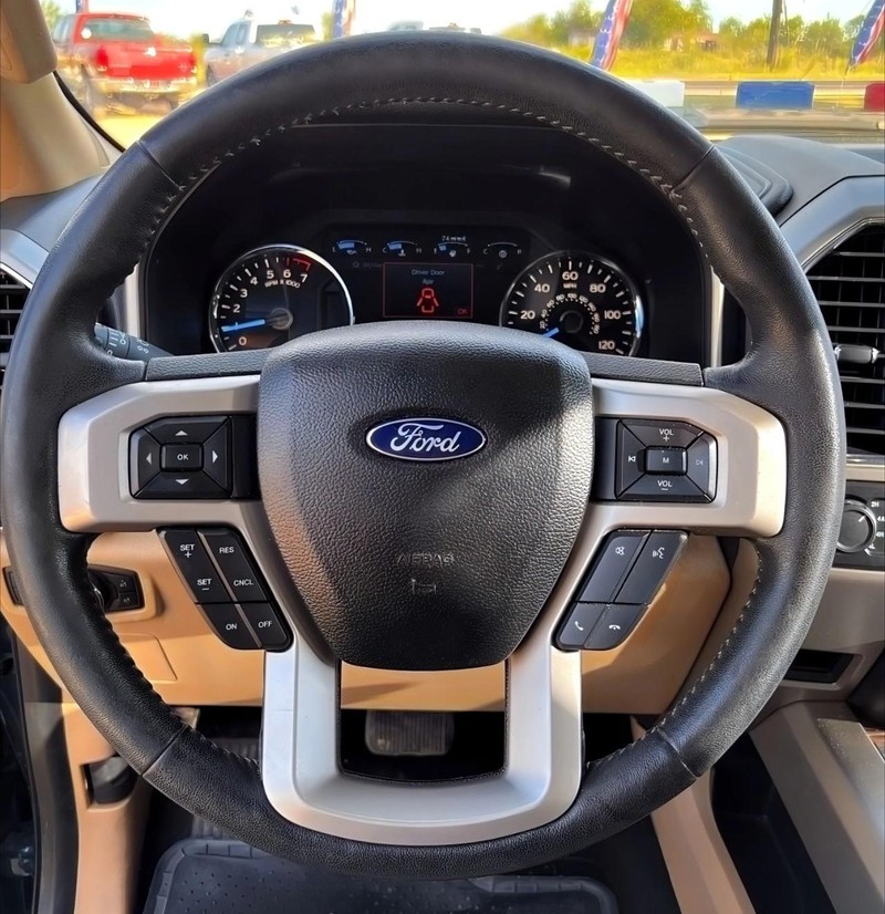 Ford F-150 Vehicle Full-screen Gallery Image 14