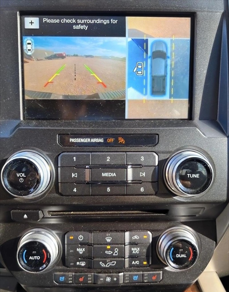 Ford F-150 Vehicle Full-screen Gallery Image 17