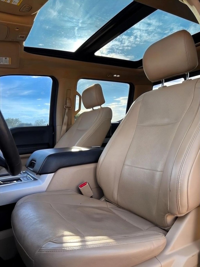 Ford F-150 Vehicle Full-screen Gallery Image 18